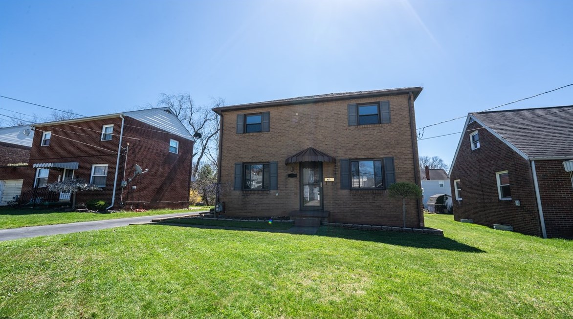 821 Sunset Blvd, Ellwood City, PA 16117