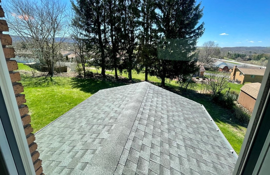 1253 Scenic Dr, Latrobe PA  15650-2735 exterior