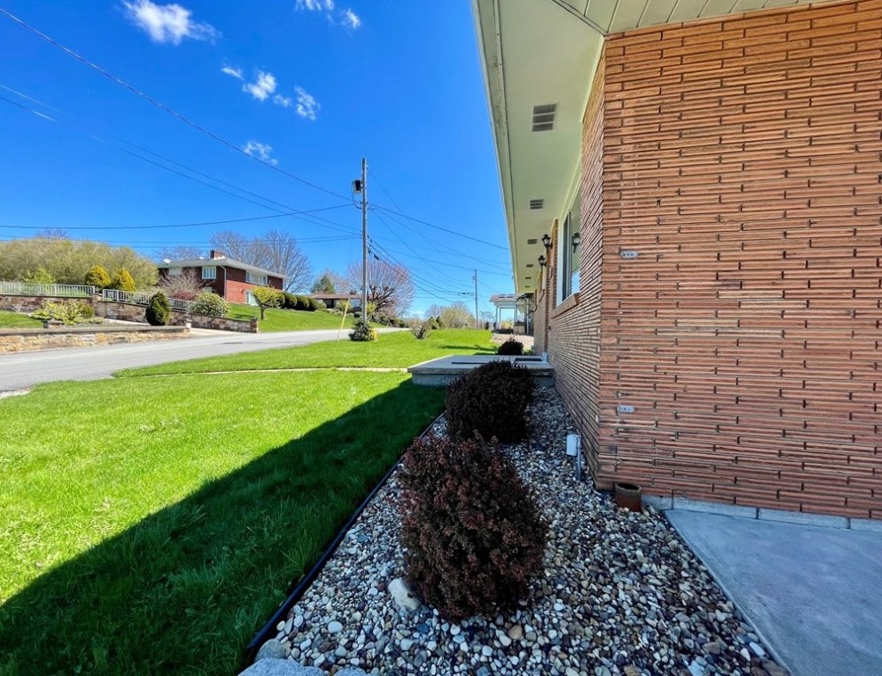 1253 Scenic Dr, Latrobe PA  15650-2735 exterior