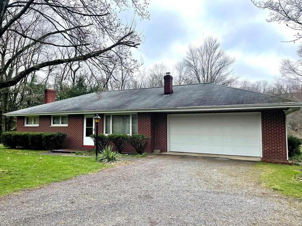 362 Carbon Center Rd, Butler, PA 16002