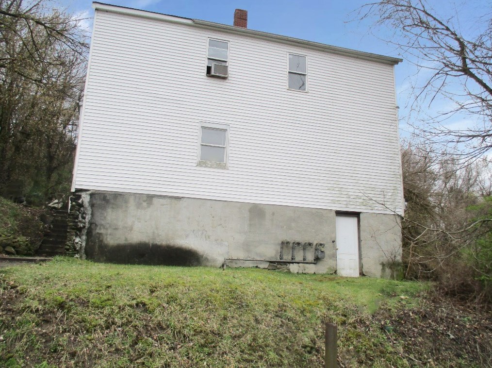 604 Clark Ave, Jeannette, PA 15644-2387