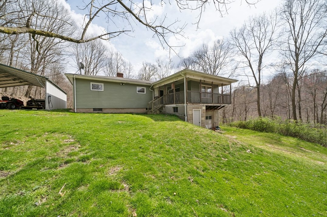 124 Middle Rd, Industry, PA 15052-1610