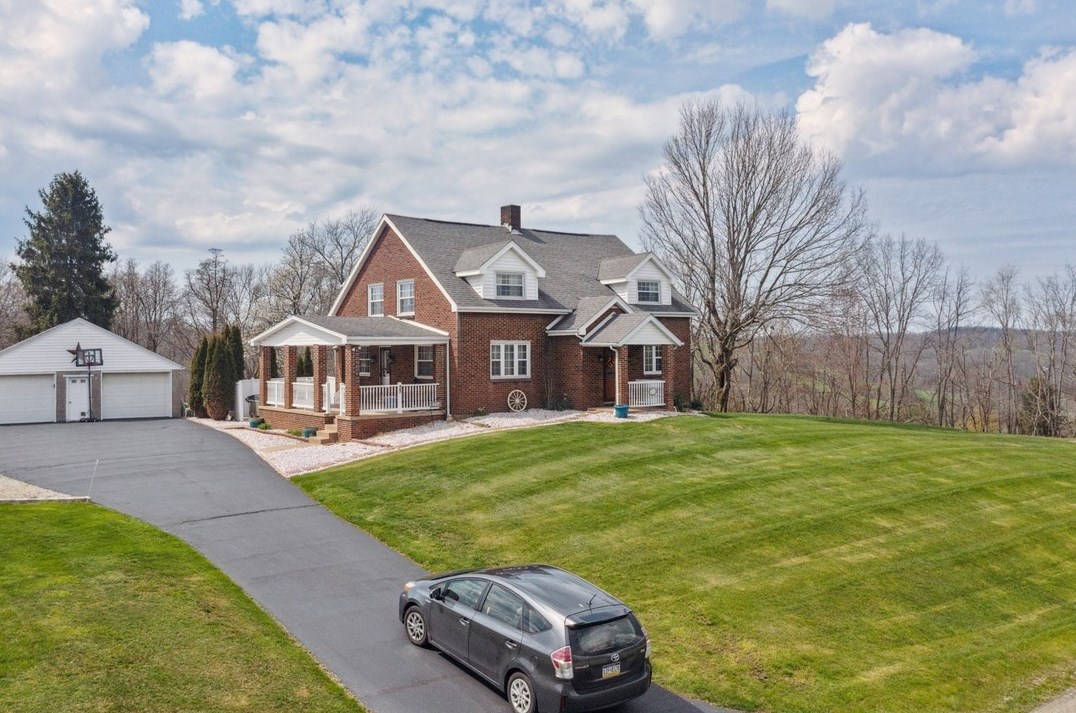 587 Mckee Rd, Washington, PA 15301