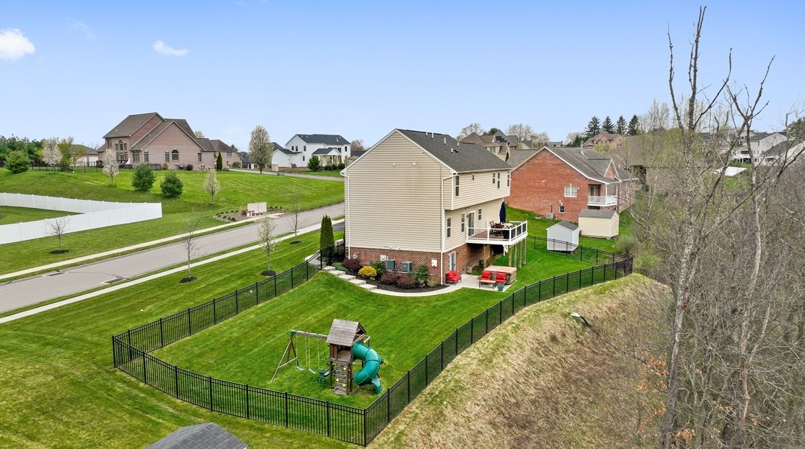 311 Park Edge Dr, Clinton, PA 15026