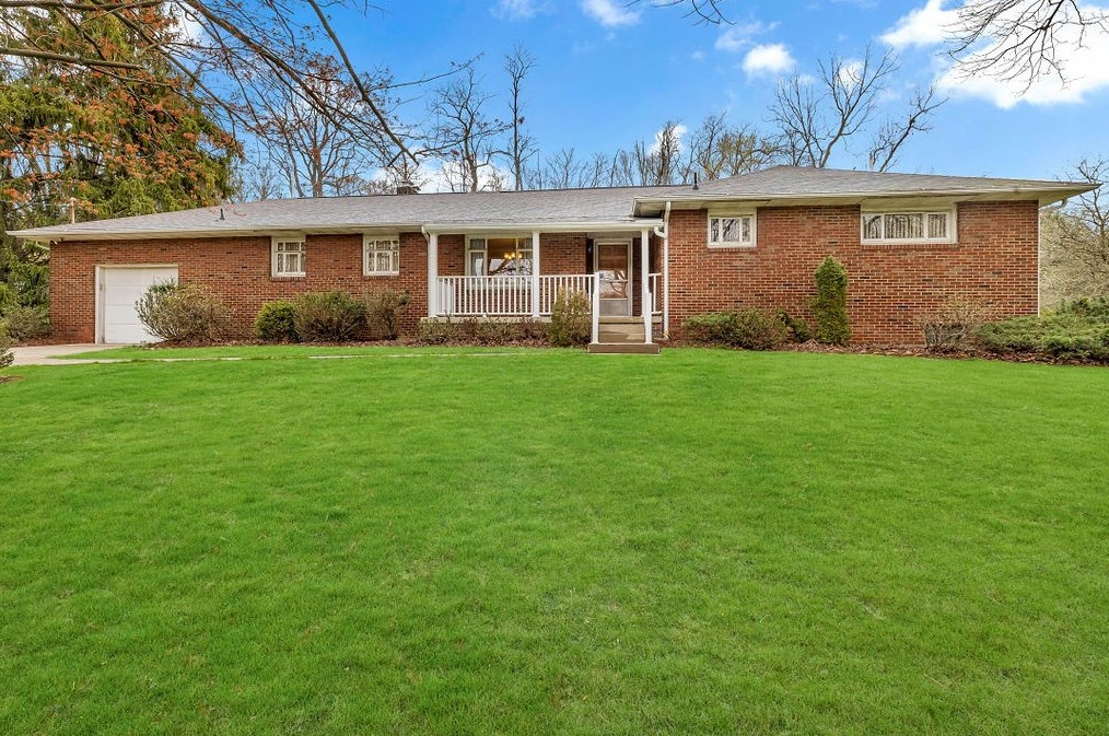 102 Beechwood Dr, Industry, PA 15052-1740