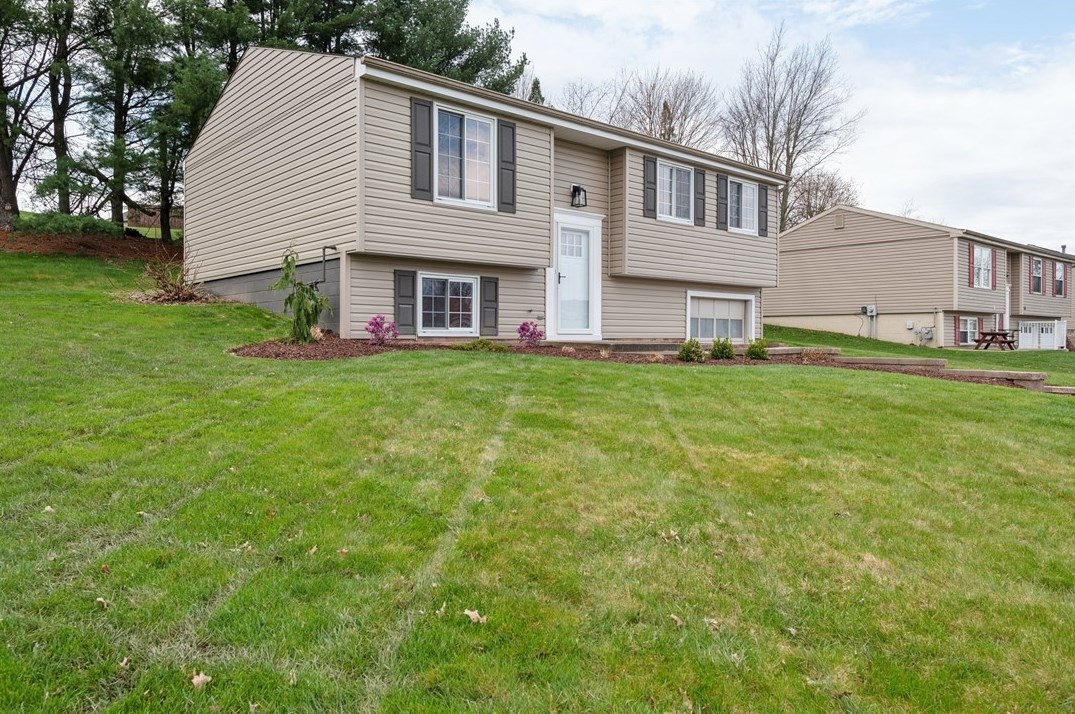 320 Gloucester Dr, Greensburg, PA 15601