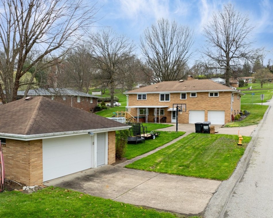 900 Gabby Ave, Washington, PA 15301-5912