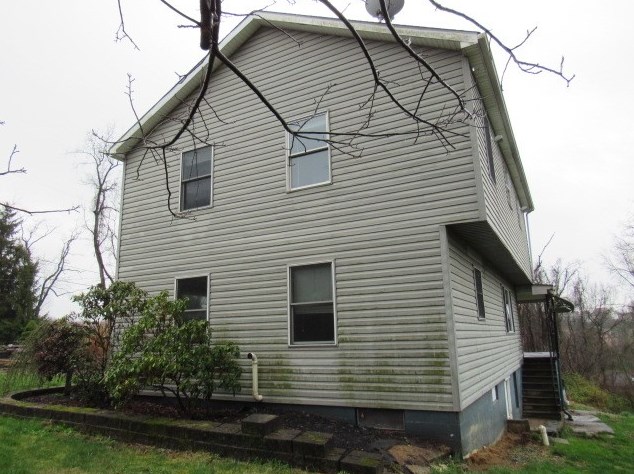 916 Rebecca St, North Huntingdon, PA 15642