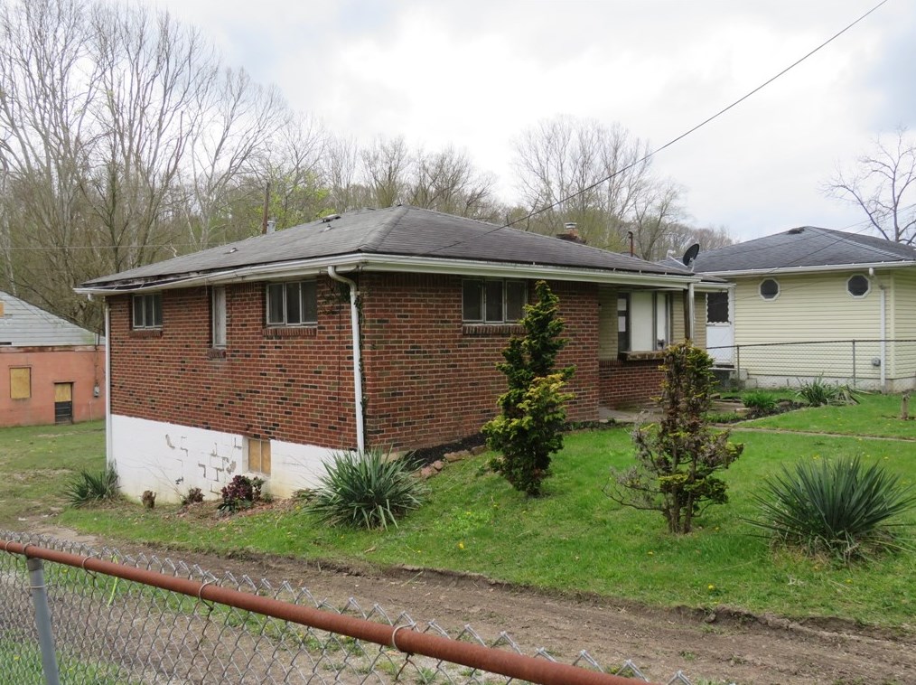 296 Sutersville Rd, West Newton, PA 15089