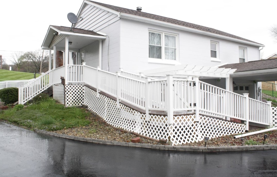 208 Jamestown Rd, Greenville, PA 16125-9201