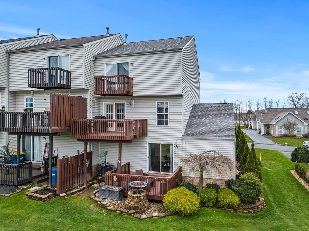 60 Links Dr, New Castle, PA 16101