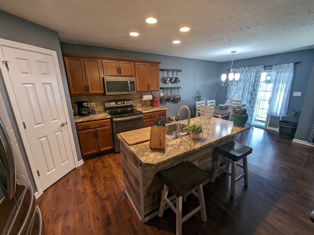 111 Cameron Square Dr, Evans City, PA 16033