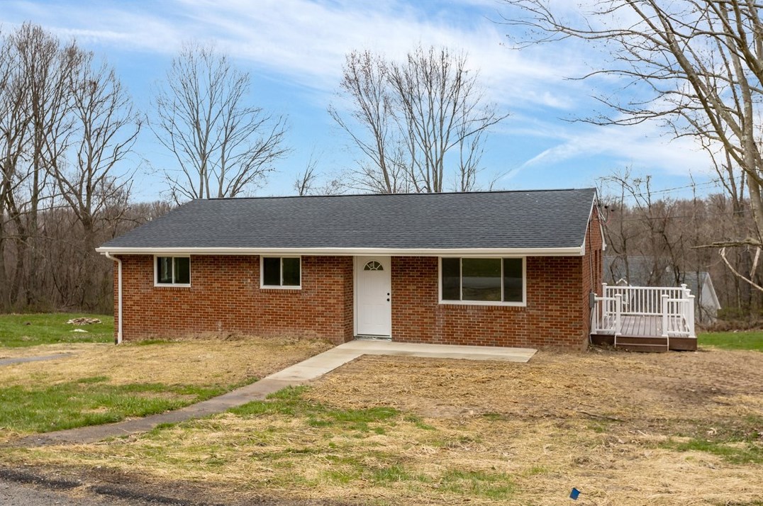 304 Highland Dr, Beaver Falls, PA 15010-1038