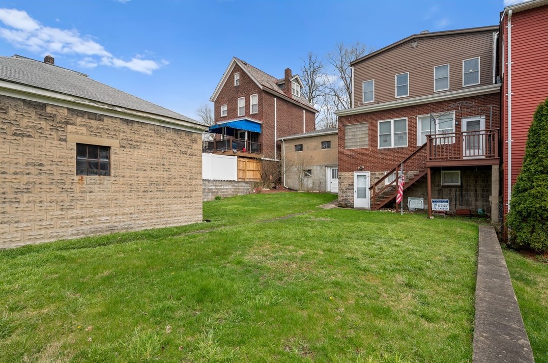 109 Cavitt Ave, Trafford PA 15085-1064 exterior