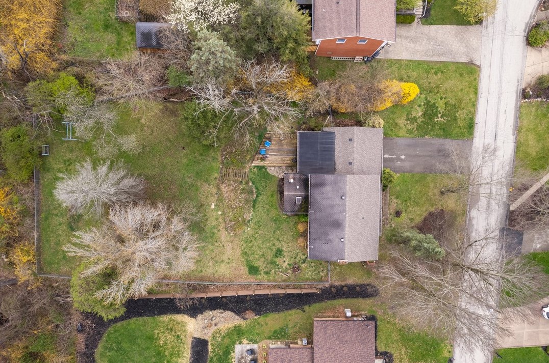 627 Driftwood Dr, Pittsburgh PA  15243-1712 exterior