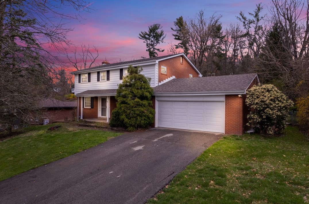 627 Driftwood Dr, Pittsburgh, PA 15238-2515