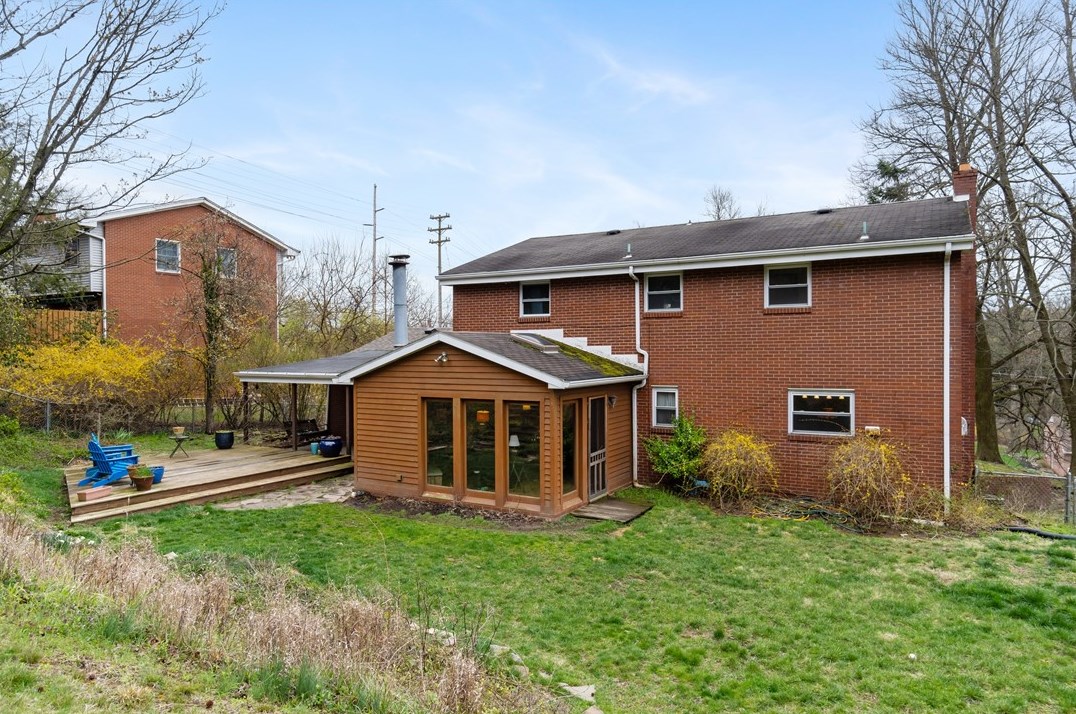 627 Driftwood Dr, Pittsburgh PA  15243-1712 exterior