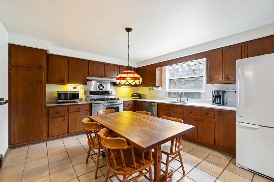 627 Driftwood Dr, Pittsburgh PA  15243-1712 exterior