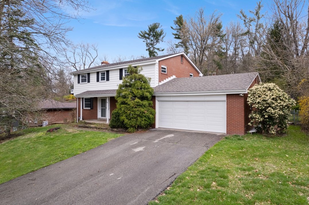 627 Driftwood Dr, Pittsburgh PA  15238-2515 exterior