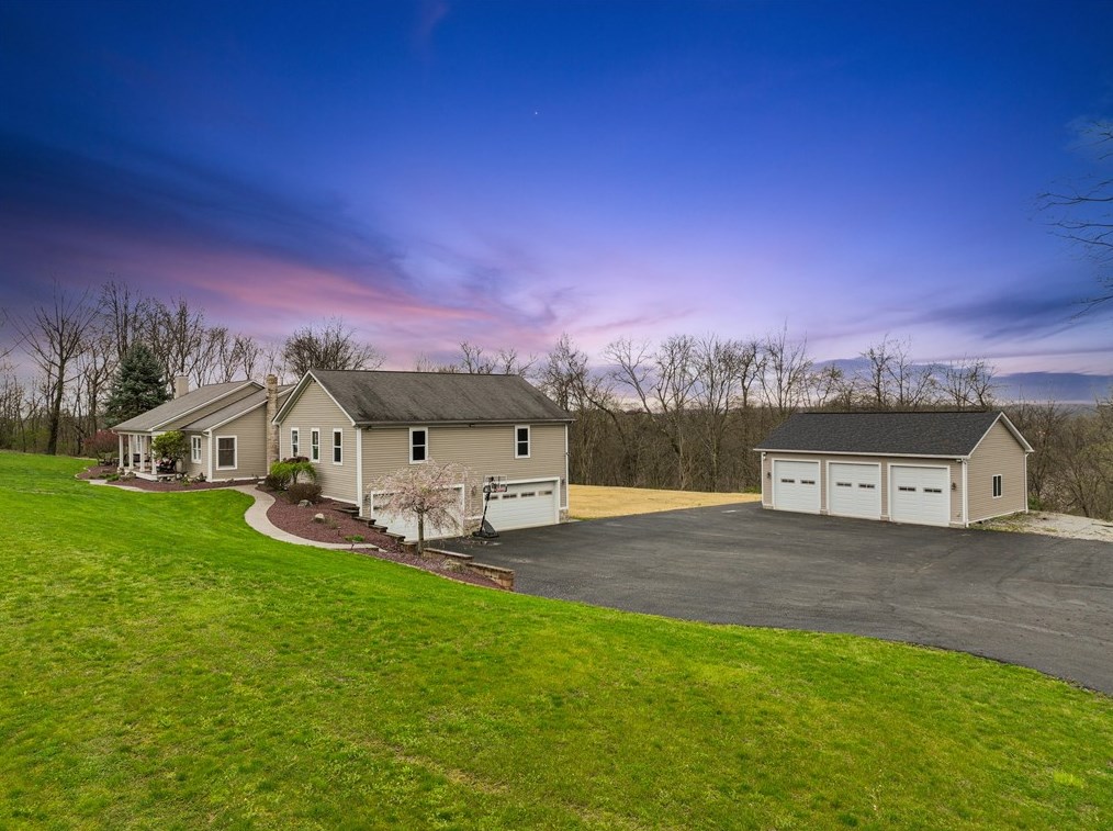 152 Twin Run Rd, Greensburg, PA 15601-6994