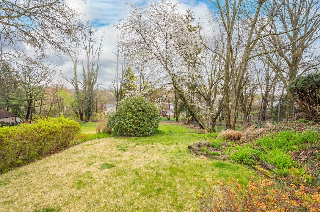 546 Sunset Dr, Penn Hills, PA 15228