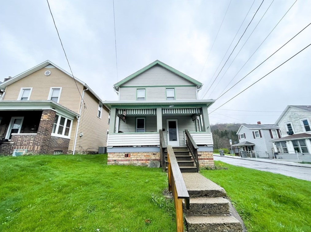 1227 Center Ave, Ellwood City, PA 16117