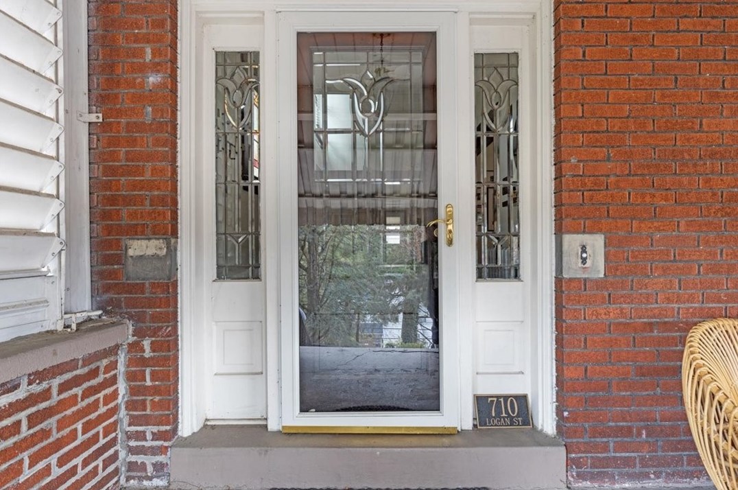 710 Logan St, Collier Township, PA 15106-2170