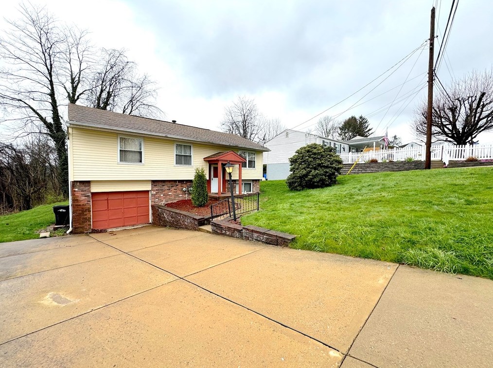 324 Butterfield Dr, North Huntingdon, PA 15642