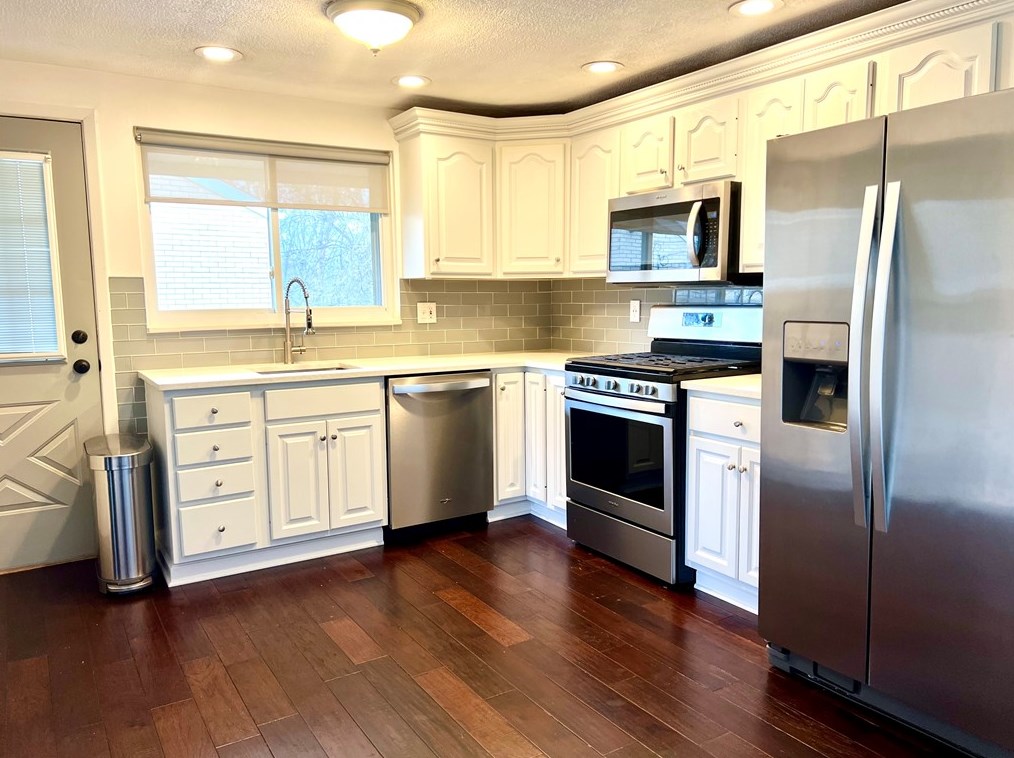 1166 Cascade Dr, Whitaker, PA 15120