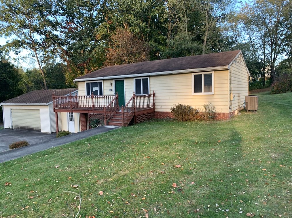 392 Cortez Dr, Washington PA 15301-1310 exterior