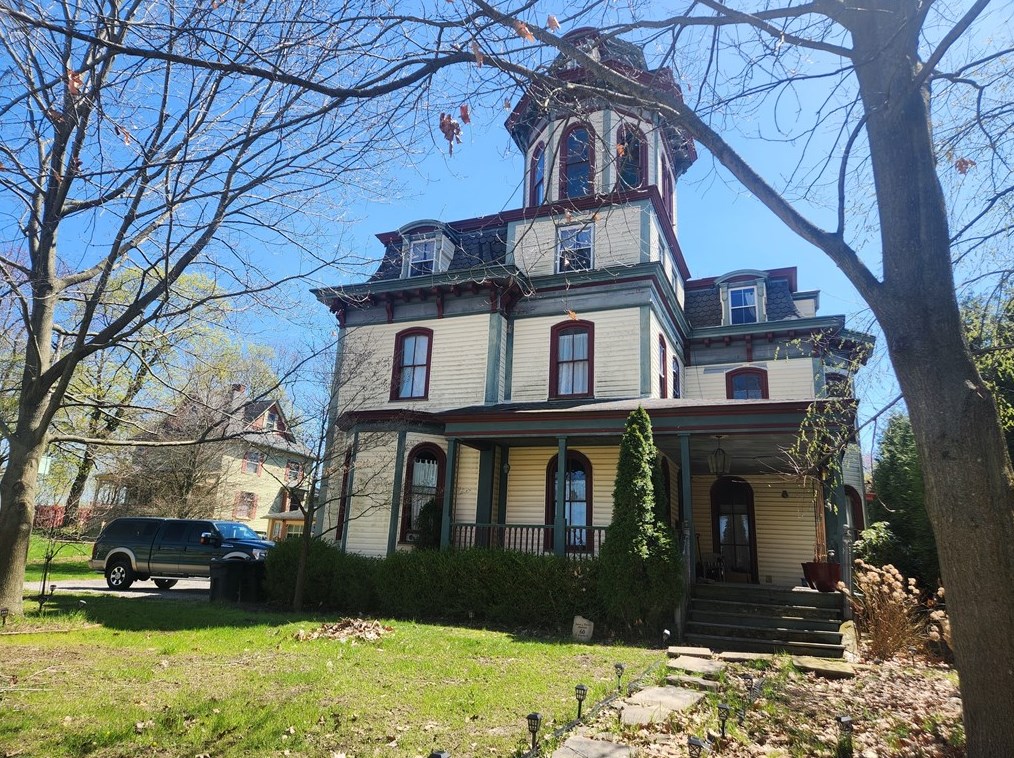 60 E Shenango St, Hermitage, PA 16150