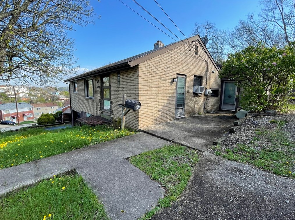 1013 Alquin St, Mckeesport, PA 15133-3501