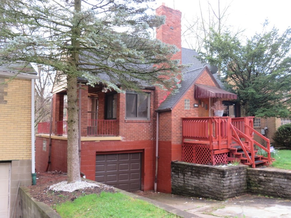 2156 Village Dr, Pittsburgh, PA 15221