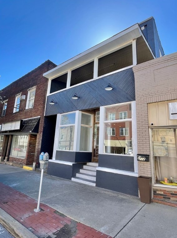 214 5th St #2, Ellwood City, PA 16117