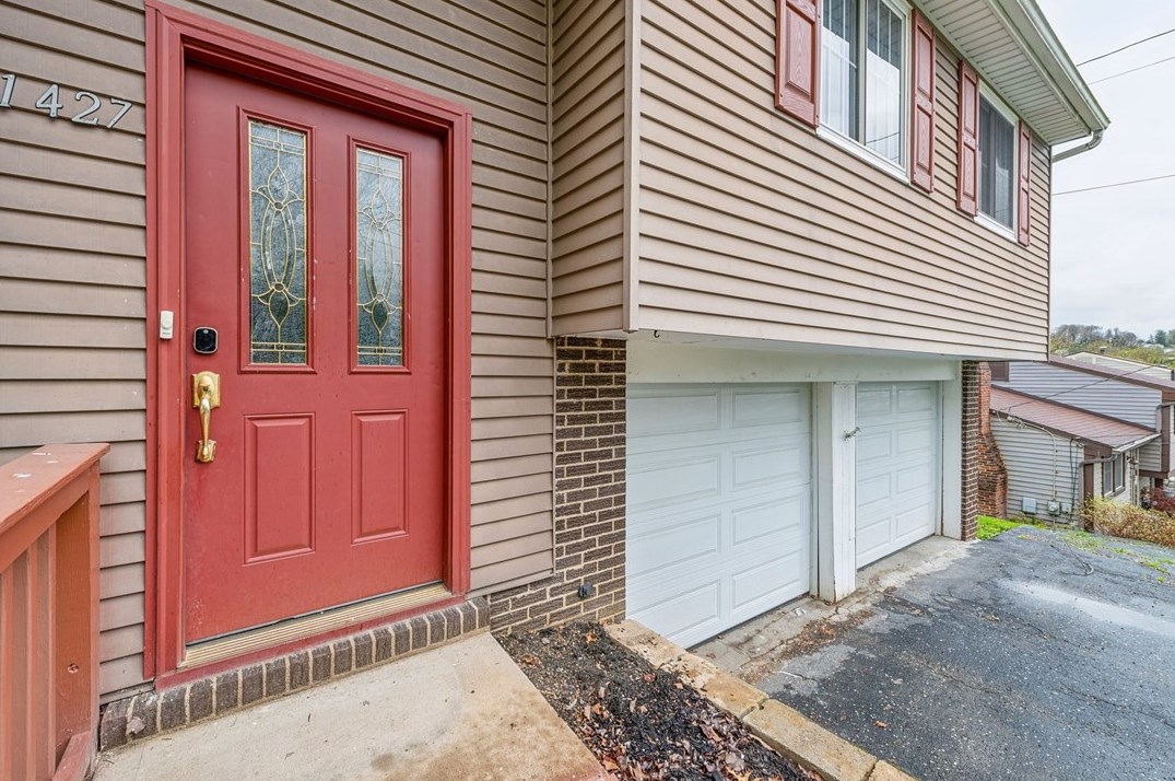 1427 Swede Hill Rd, Greensburg, PA 15601