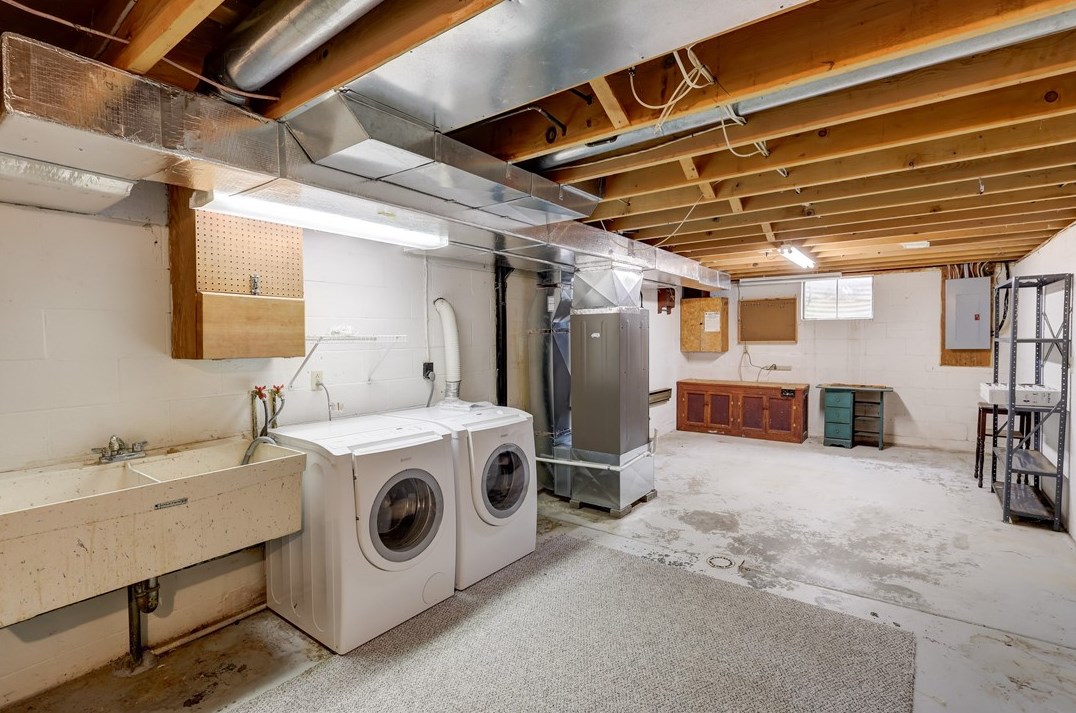 241 Hazelwood Dr, Washington PA  15301-6243 exterior