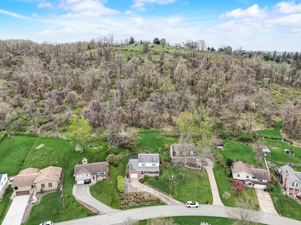 241 Hazelwood Dr, Washington PA  15301-6243 exterior