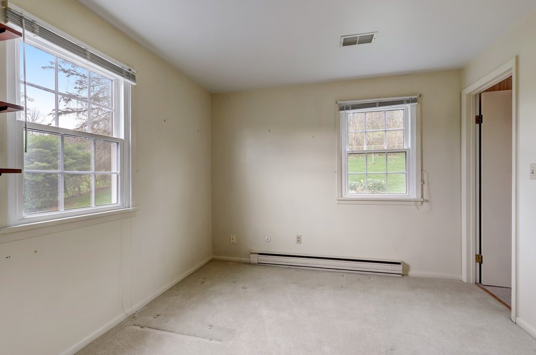 241 Hazelwood Dr, Washington PA  15301-6243 exterior