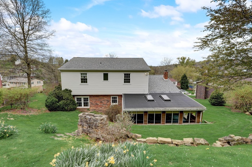 241 Hazelwood Dr, Washington PA  15301-6243 exterior