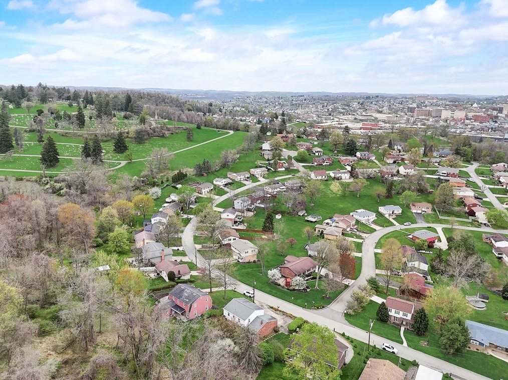 241 Hazelwood Dr, Washington PA  15301-6243 exterior