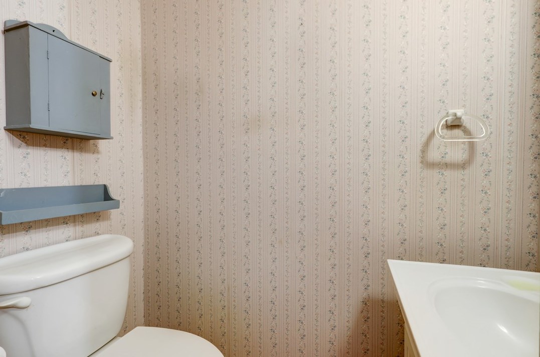 241 Hazelwood Dr, Washington PA  15301-6243 exterior