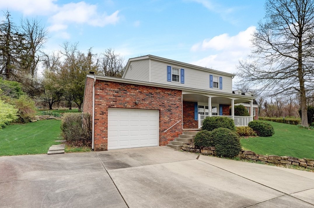 241 Hazelwood Dr, Washington PA  15301-6243 exterior