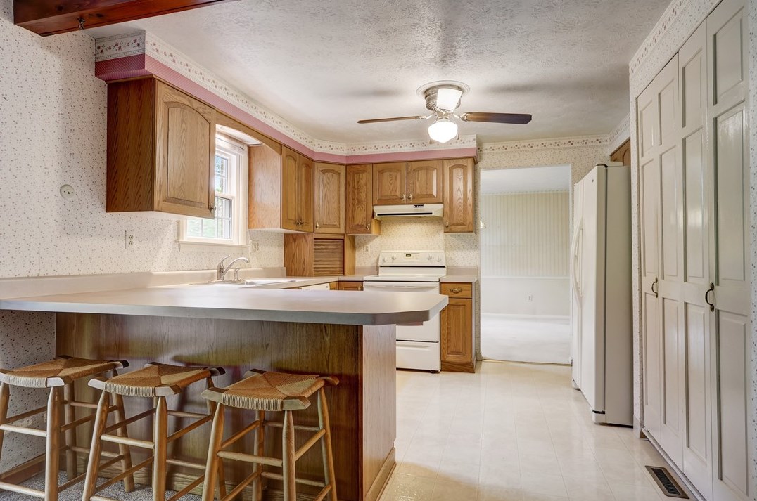 241 Hazelwood Dr, Washington PA  15301-6243 exterior