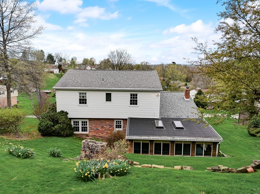 241 Hazelwood Dr, Washington PA  15301-6243 exterior