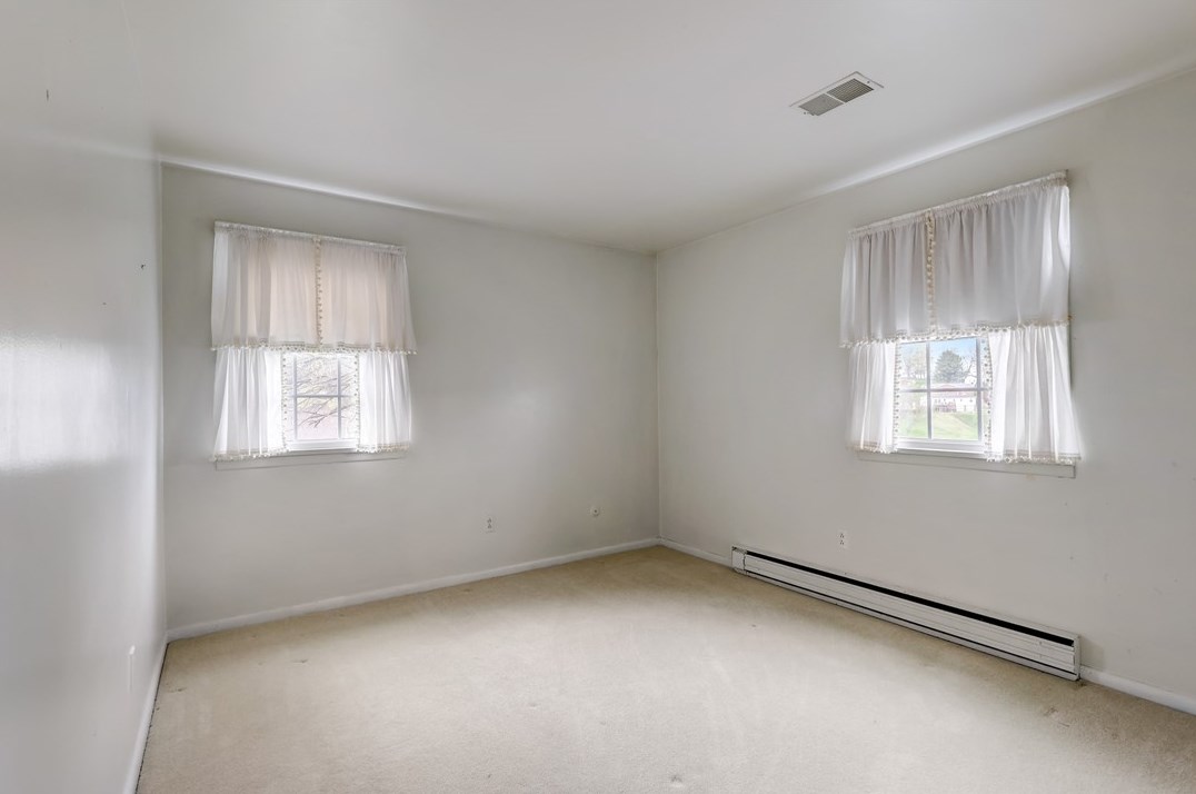 241 Hazelwood Dr, Washington PA  15301-6243 exterior