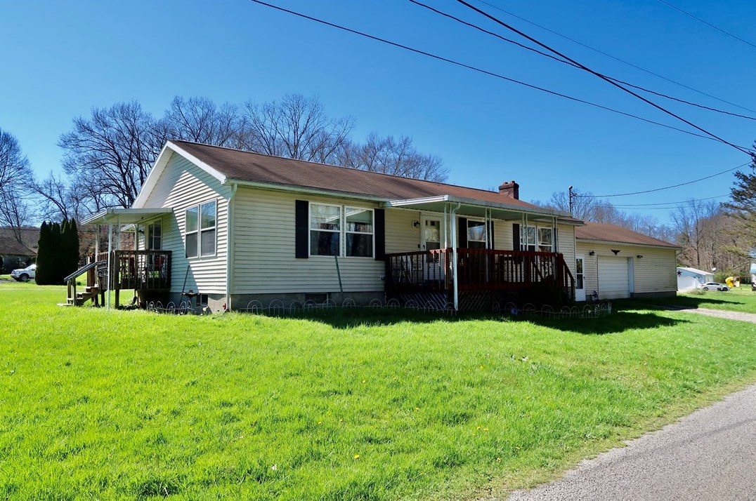 11 River Rd, Greenville, PA 16125-9265
