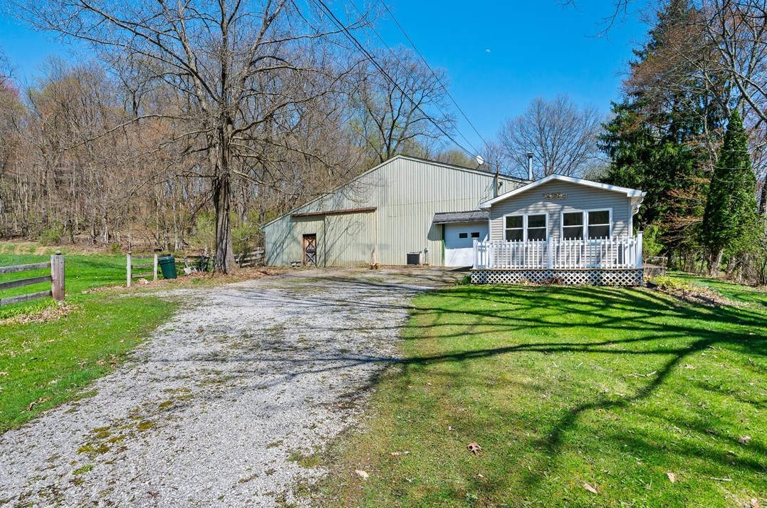 118 Horseshoe Dr, Freeport, PA 16229