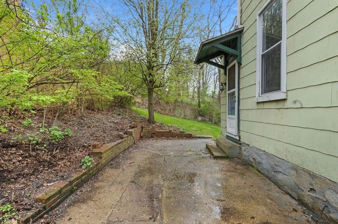 401 Harris Ave, Pittsburgh PA  15205-3226 exterior