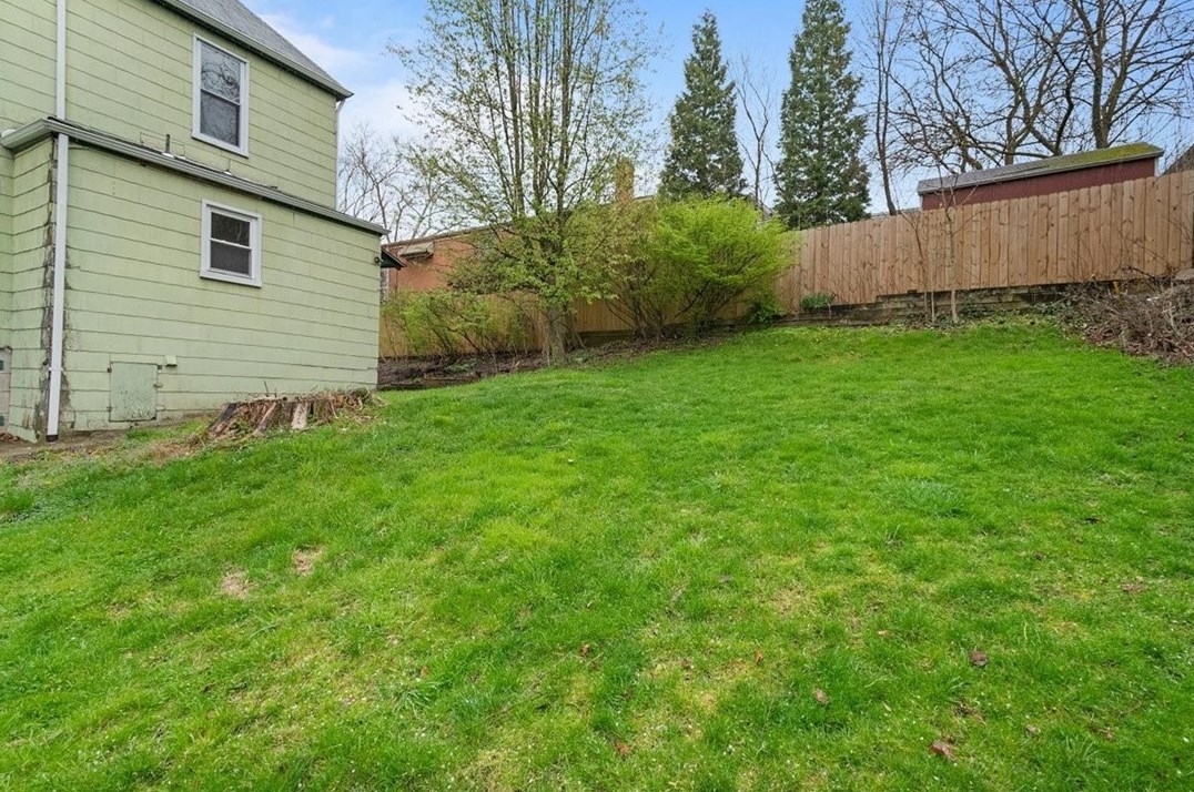 401 Harris Ave, Pittsburgh PA  15205-3226 exterior