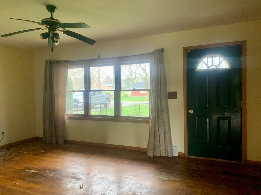 320 Vogan Dr, Mercer, PA 16137-9105